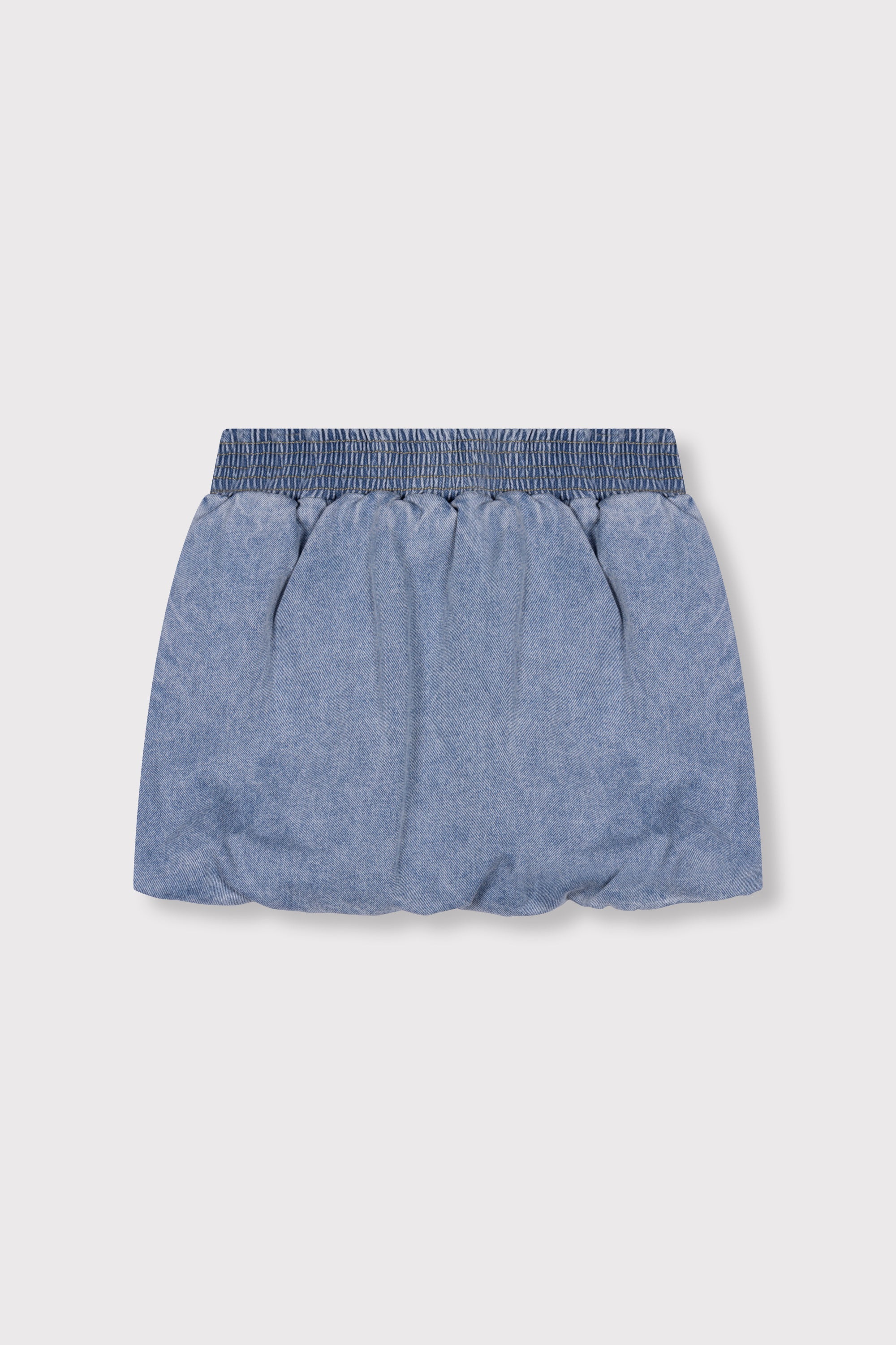 Meisjes woven denim balloon skirt van ALIX Mini in de kleur light blue denim in maat 158-164.