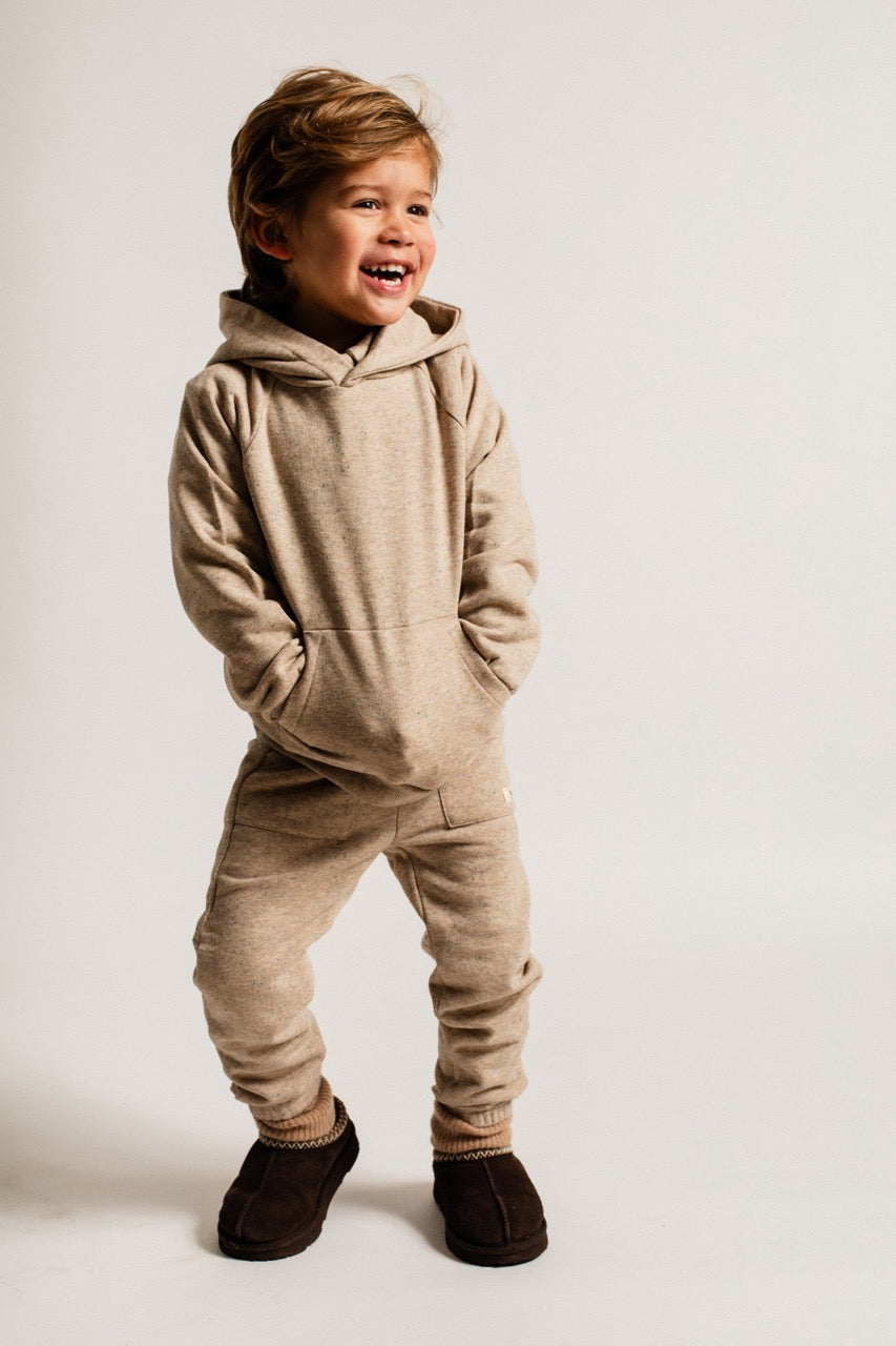 Jongens Hooded Sweater Prez van Baje Studio in de kleur Sand melange multicolor in maat 134-140.