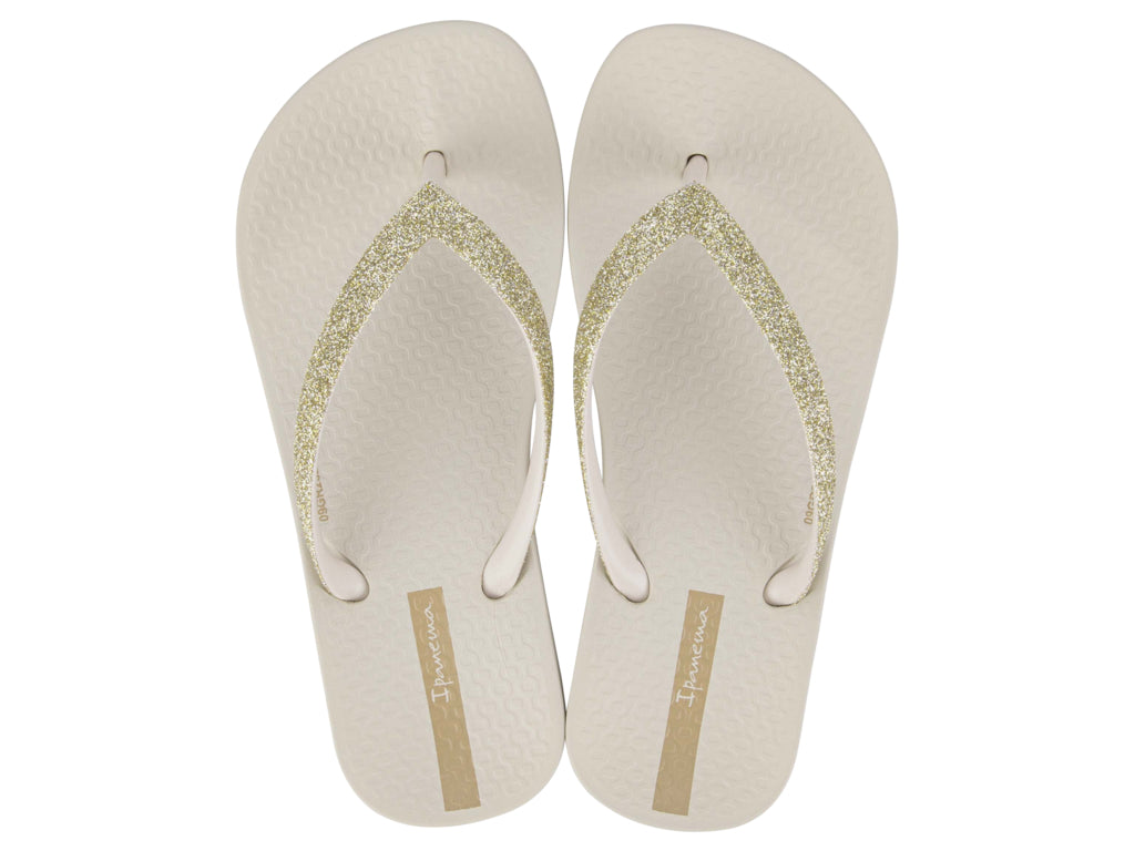 Meisjes Ipanema Anatomic Lolita Kids van Ipanema in de kleur Beige in maat 34-35.