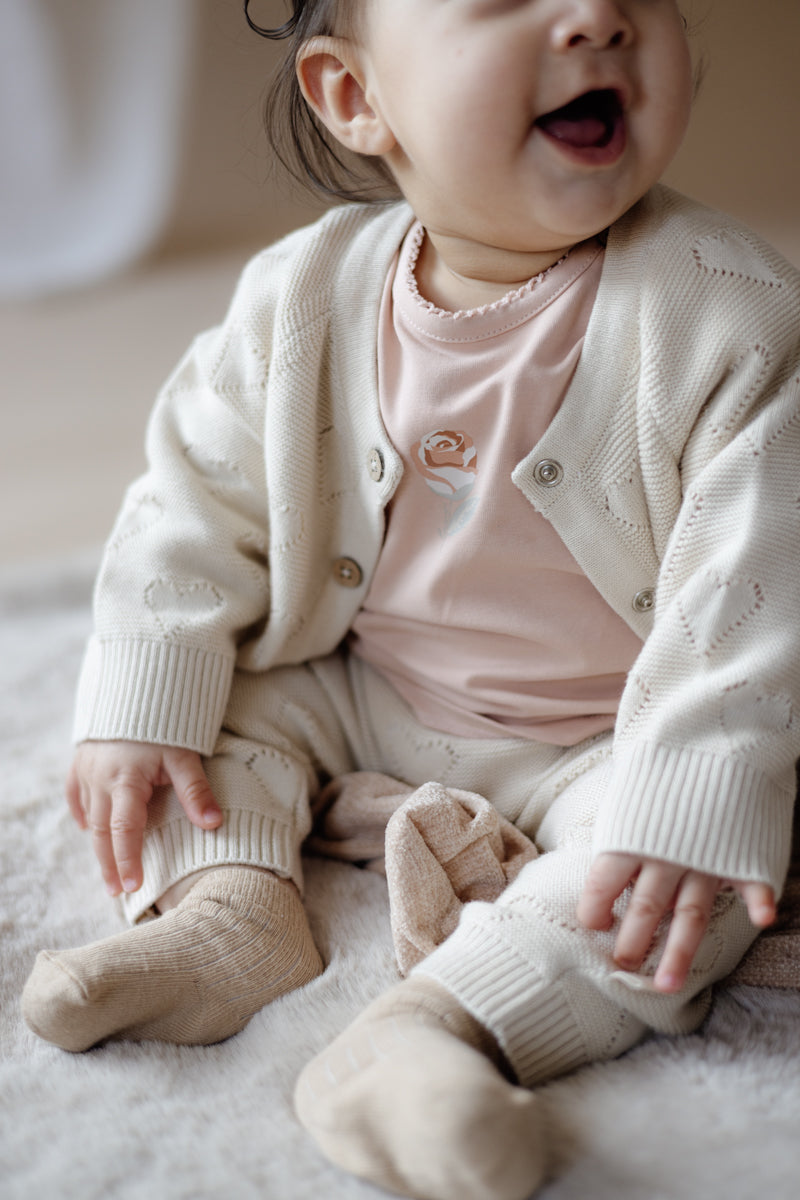 Meisjes Sweater LEANDRA van Levv Newborn in de kleur Light Sand in maat 74.