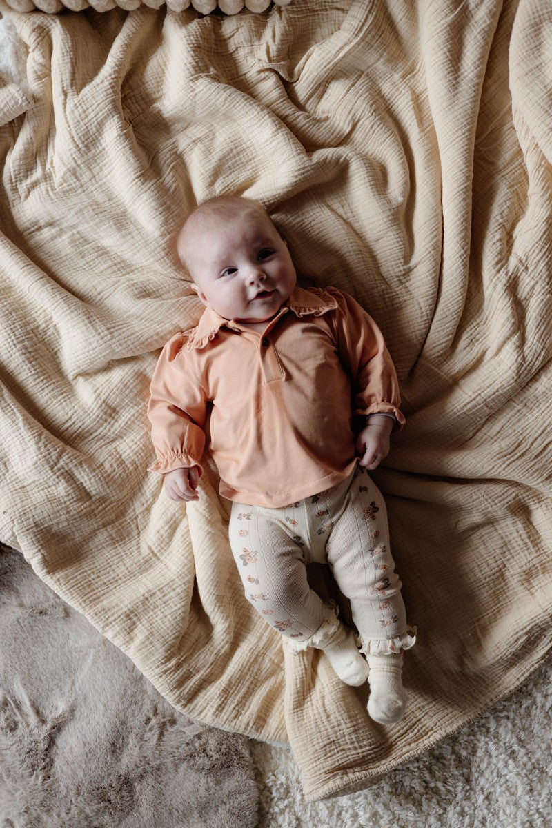 Meisjes Pants LEENA van Levv Newborn in de kleur AOP Sand Flower in maat 74.