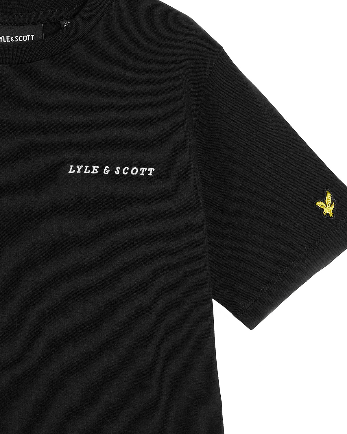 Jongens Script Embroidered T-shirt van Lyle & Scott in de kleur Z865 Jet Black in maat 170-176.