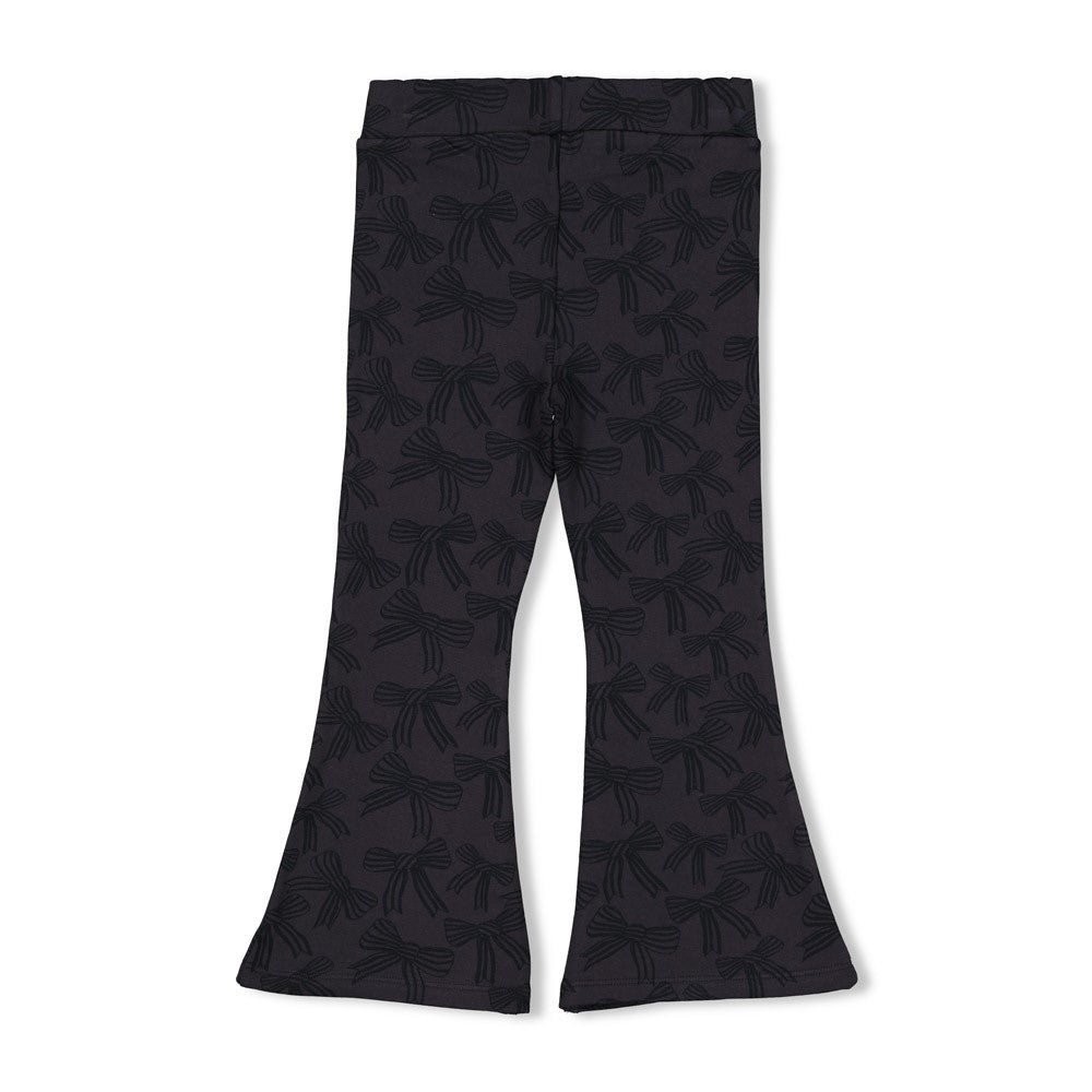Meisjes Flared broek AOP - Queen Of Hearts van Jubel in de kleur Antraciet in maat 128.