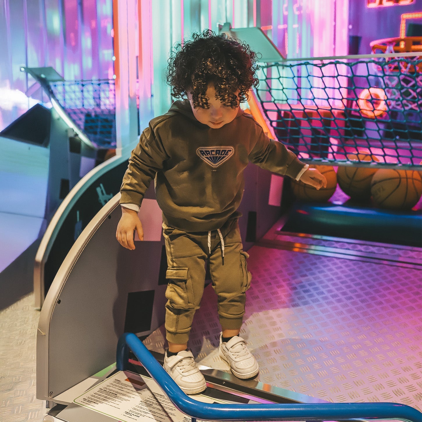 Jongens Garment Dye | Cargo Jogger van Your Wishes in de kleur Olive Branch in maat 128.