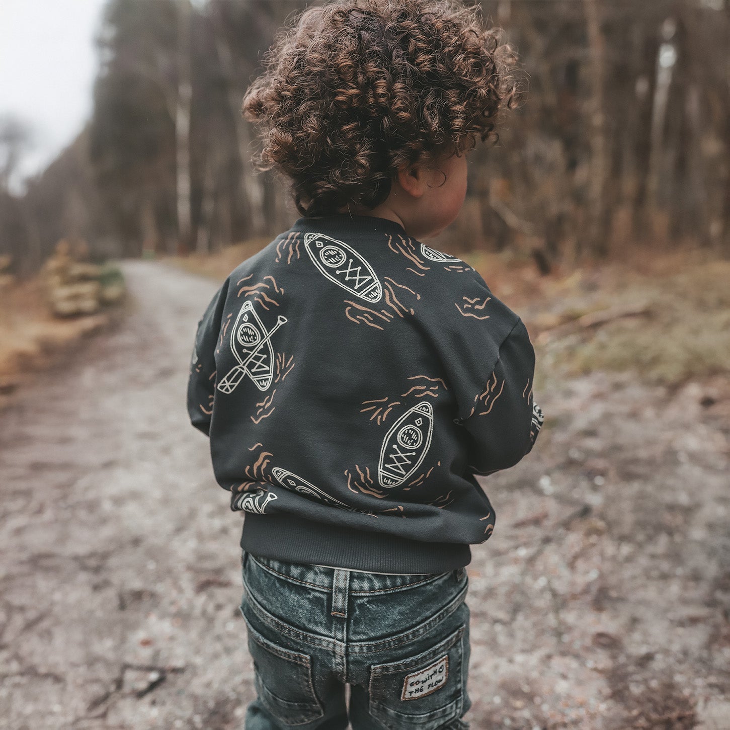 Jongens Canoe | Relaxed Sweater van Your Wishes in de kleur Raven in maat 128.