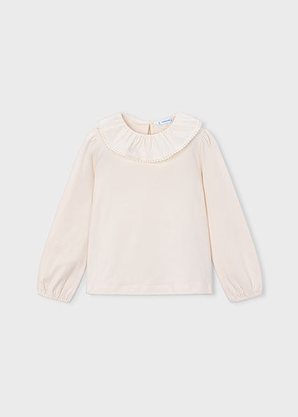 Meisjes Ruffled neckline blouse       van Mayoral in de kleur Soy        in maat 128.