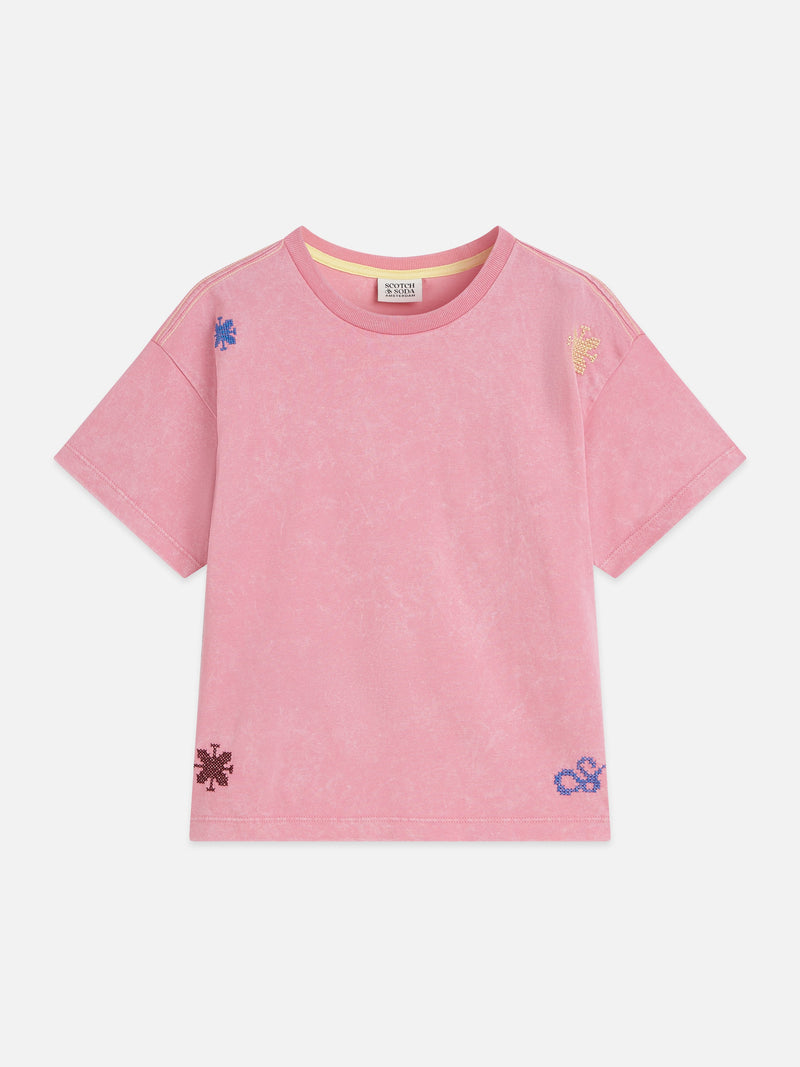 Meisjes Embroidered loosefit snowwashed Tshirt van Scotch & Soda in de kleur WILD ROSE in maat 176.