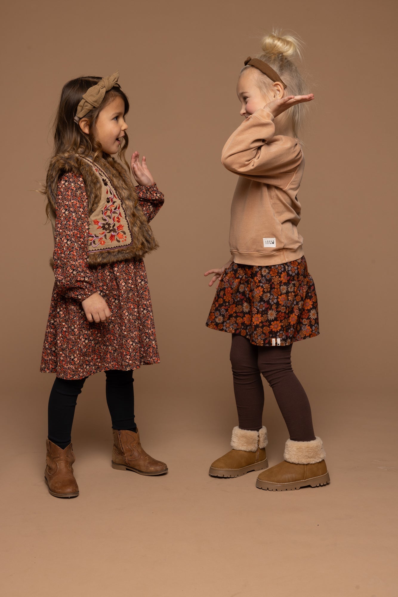 Meisjes Embroidery Fur Gilet van LOOXS Little in de kleur Orange earth in maat 128-134.