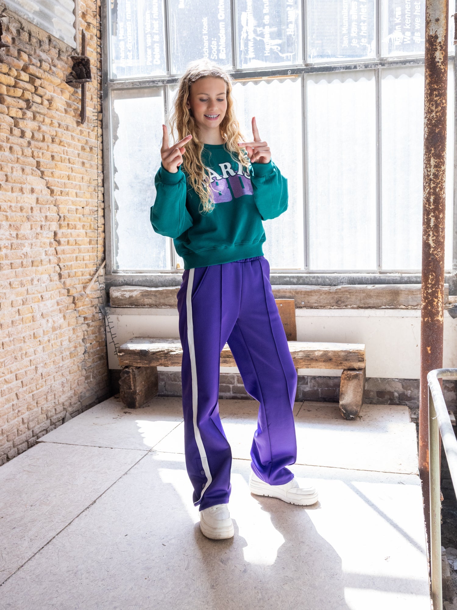 Meisjes Sporty Shiny Pants van LOOXS 10Sixteen in de kleur Violet in maat 170-176.