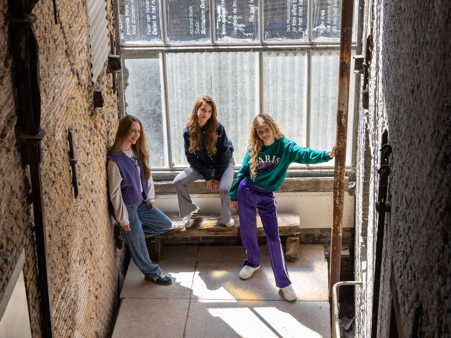 Meisjes Sporty Shiny Pants van LOOXS 10Sixteen in de kleur Violet in maat 170-176.