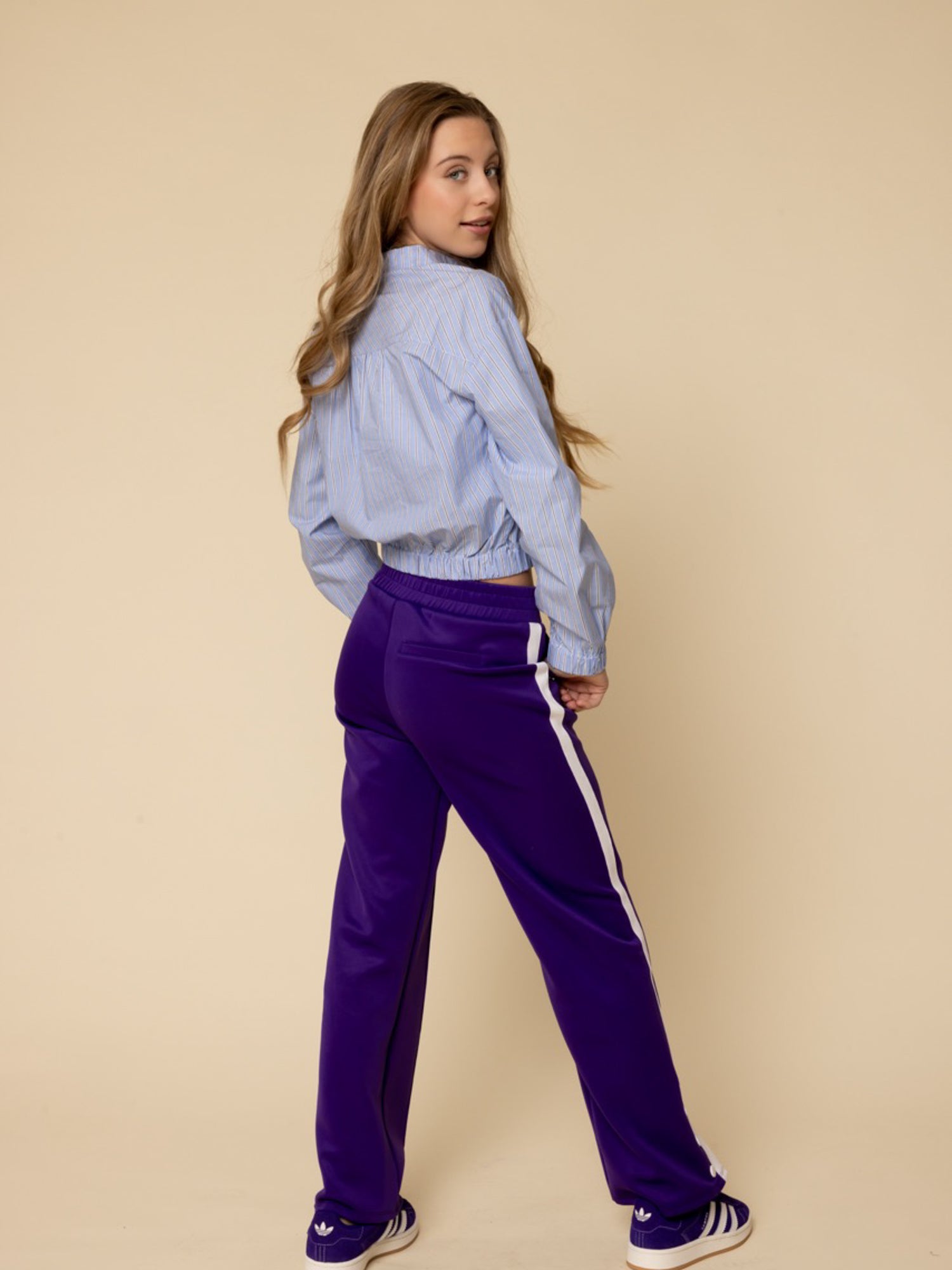 Meisjes Sporty Shiny Pants van LOOXS 10Sixteen in de kleur Violet in maat 170-176.