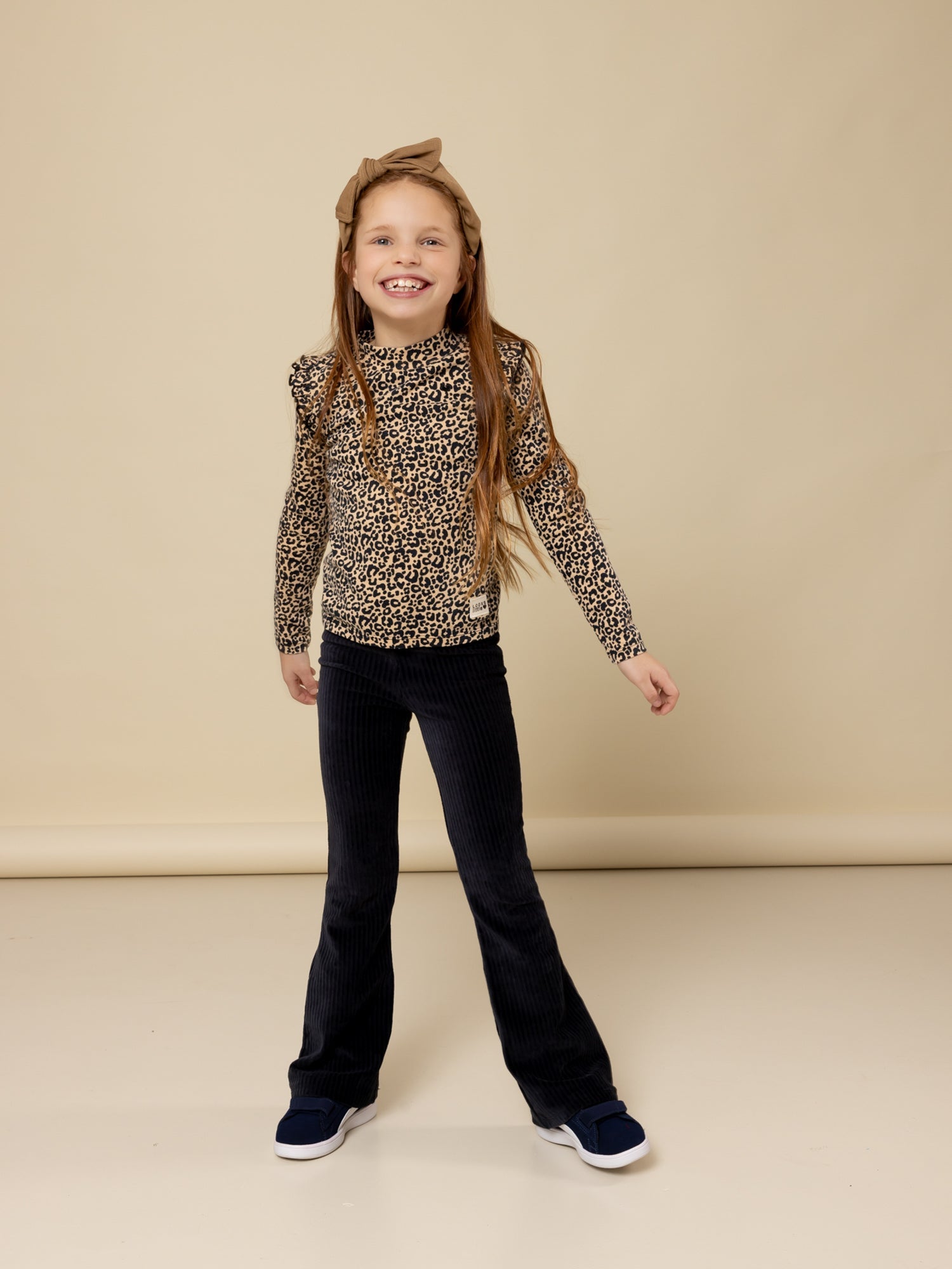 Meisjes Velvet Rib Pants van LOOXS Little in de kleur Graphite in maat 128.