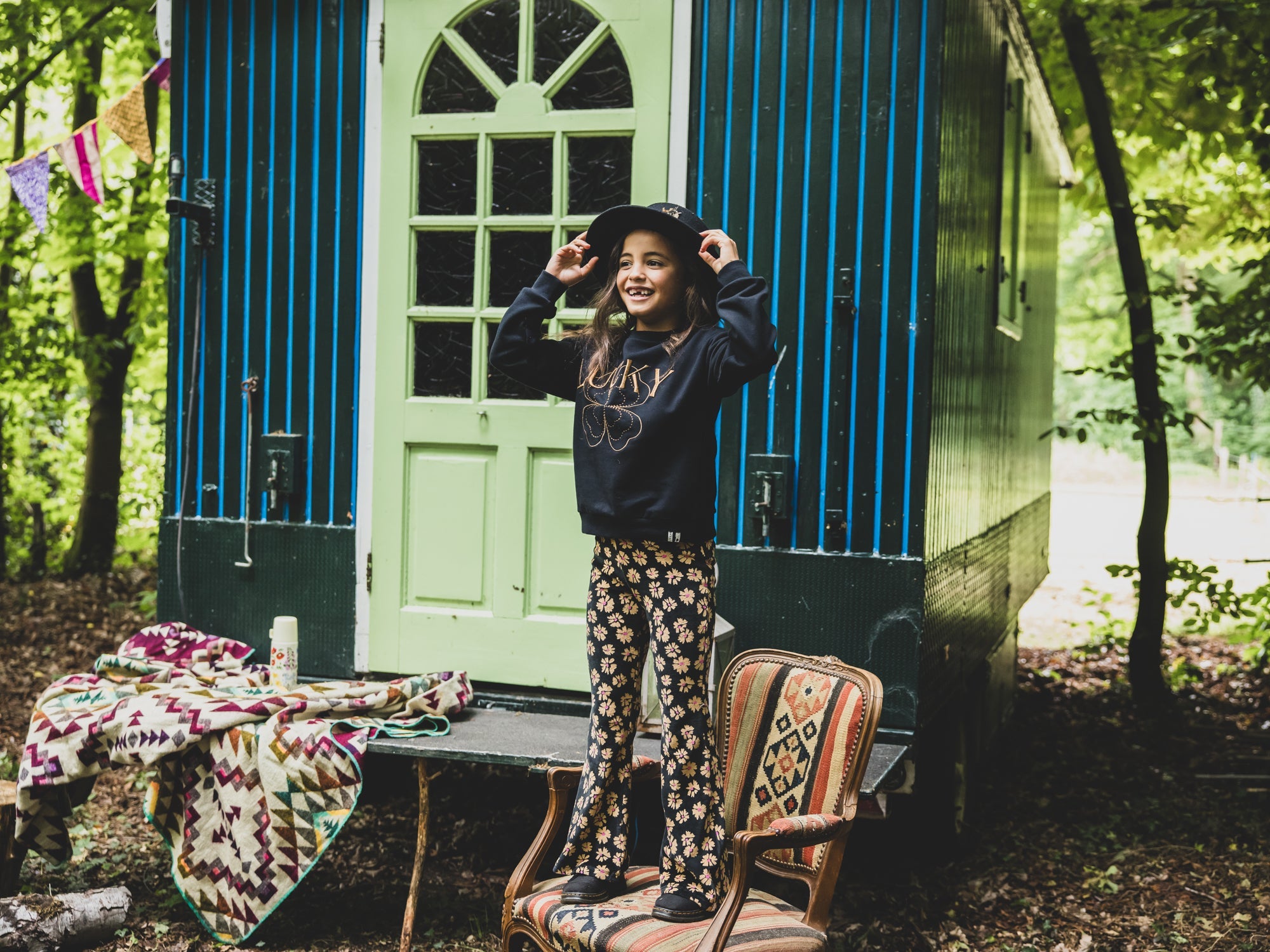 Meisjes Velvet Flaire Pants van LOOXS Little in de kleur soft winterflower in maat 128.