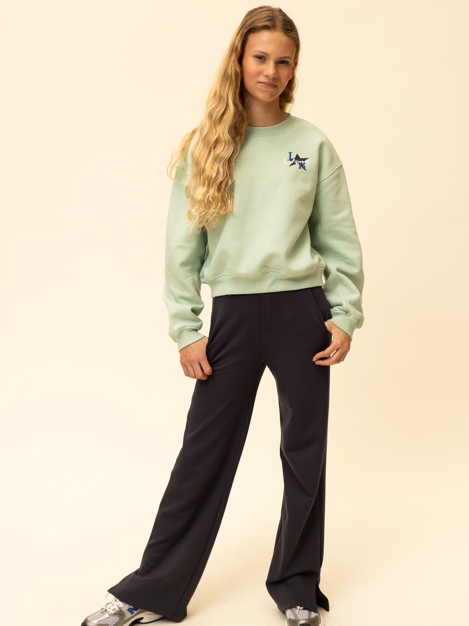 Meisjes Pants van Looxs 10Sixteen in de kleur Midnight in maat 170-176.