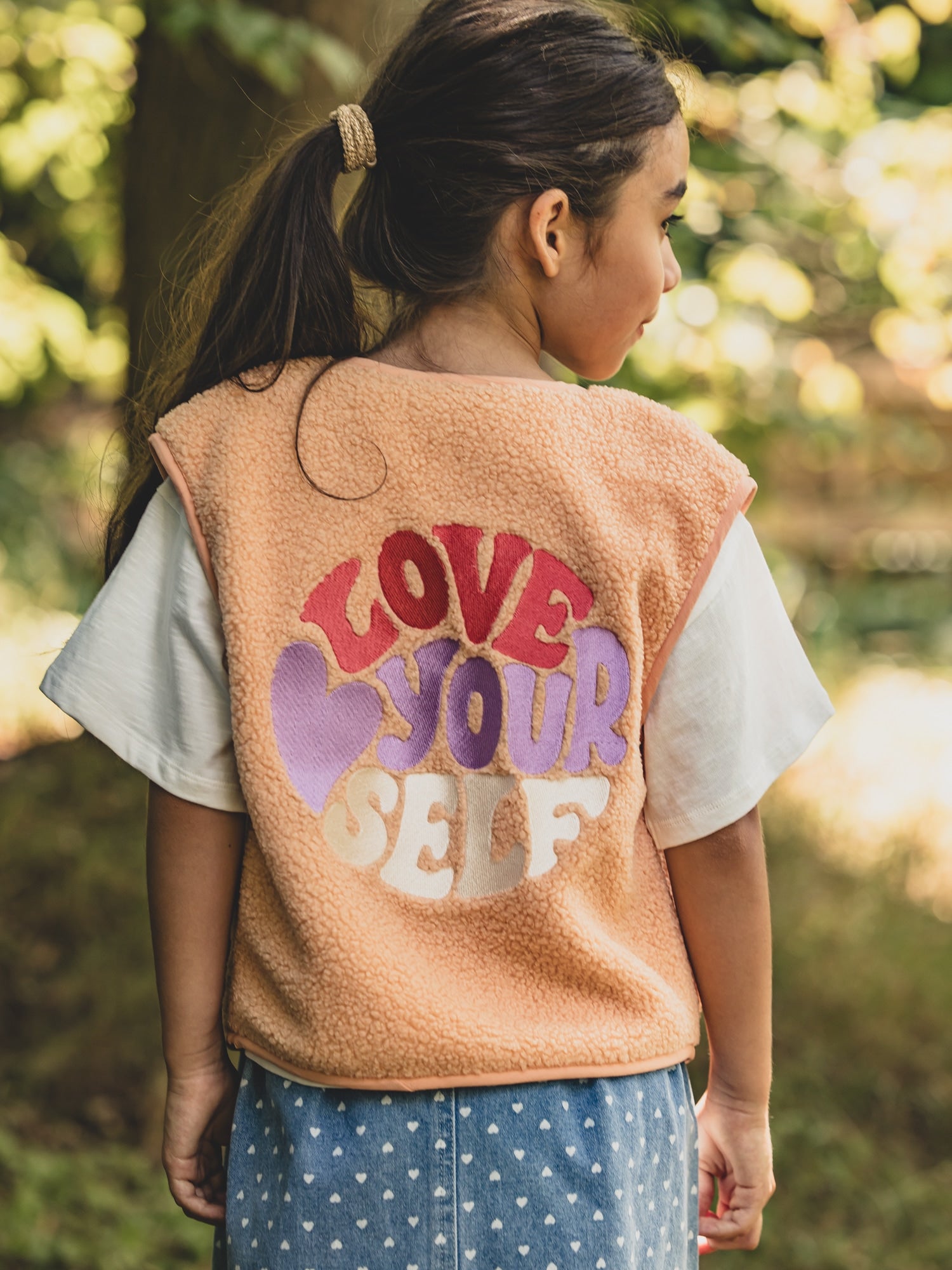 Meisjes Teddy gilet van LOOXS Little in de kleur Soft apricot in maat 128-134.