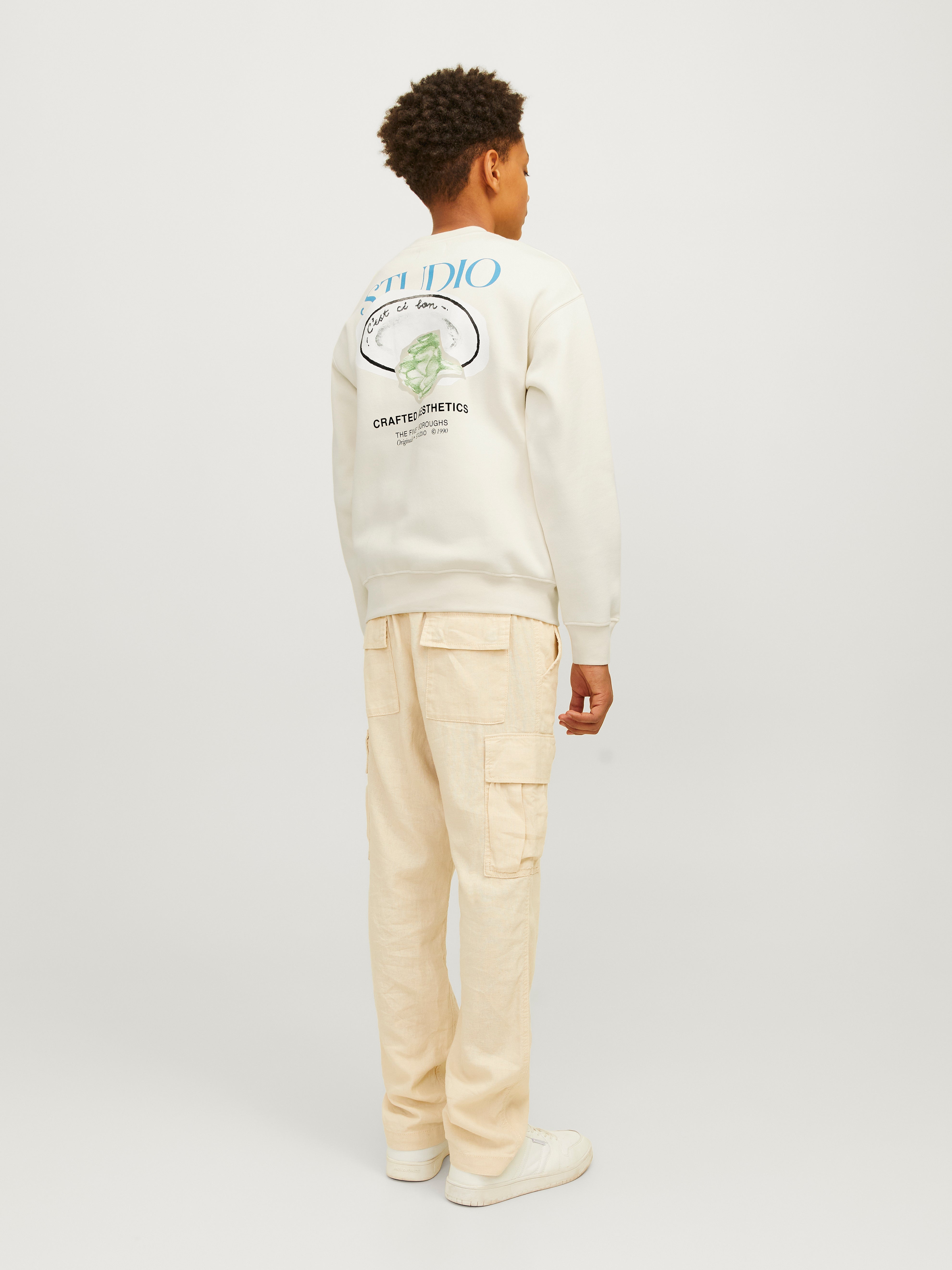 Jongens JORBROOKLYN GRAPHIC SWEAT CREW NEC JNR van Jack & Jones Junior in de kleur Antique White VOLUME in maat 176.
