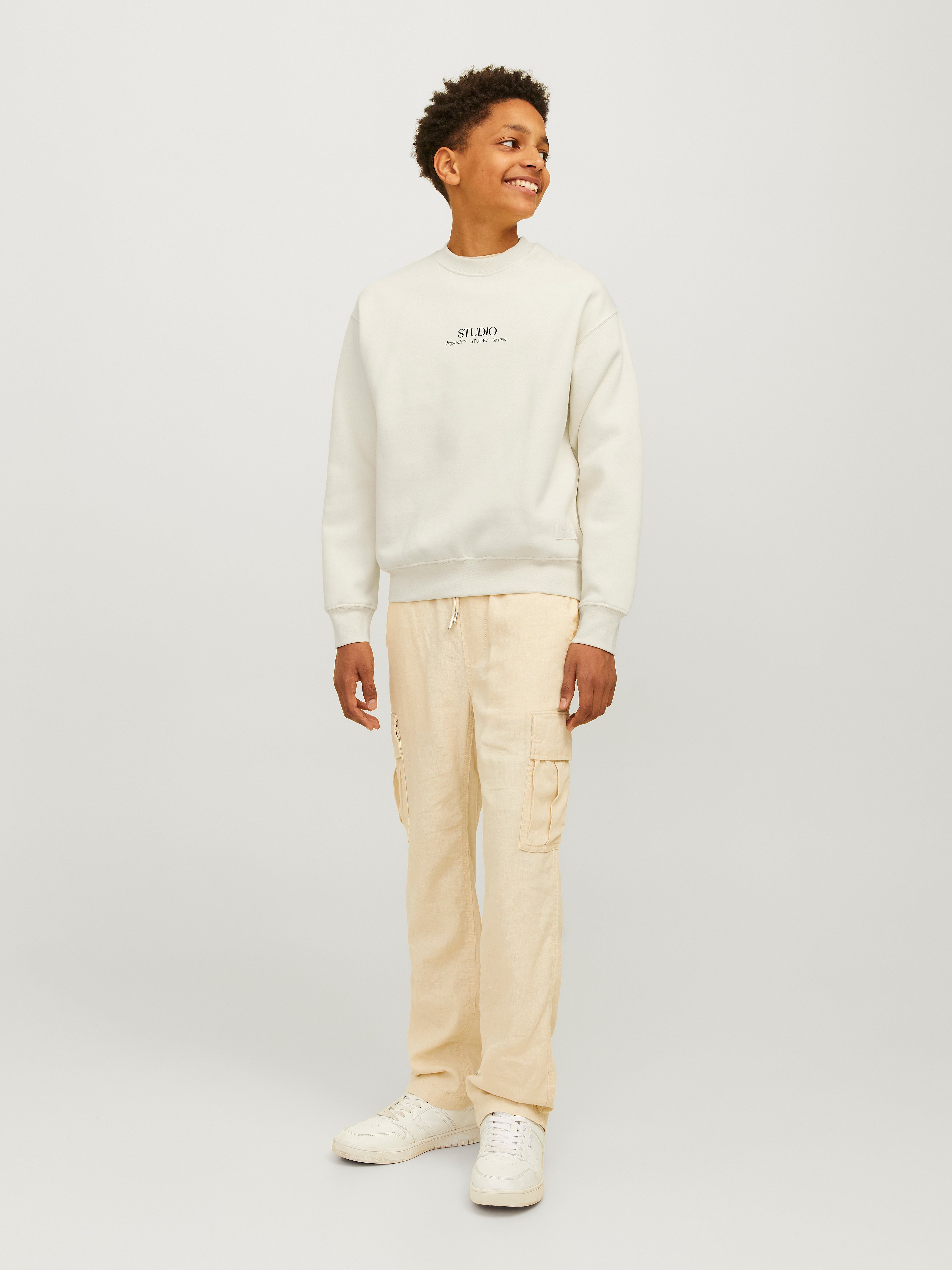 Jongens JORBROOKLYN GRAPHIC SWEAT CREW NEC JNR van Jack & Jones Junior in de kleur Antique White VOLUME in maat 176.