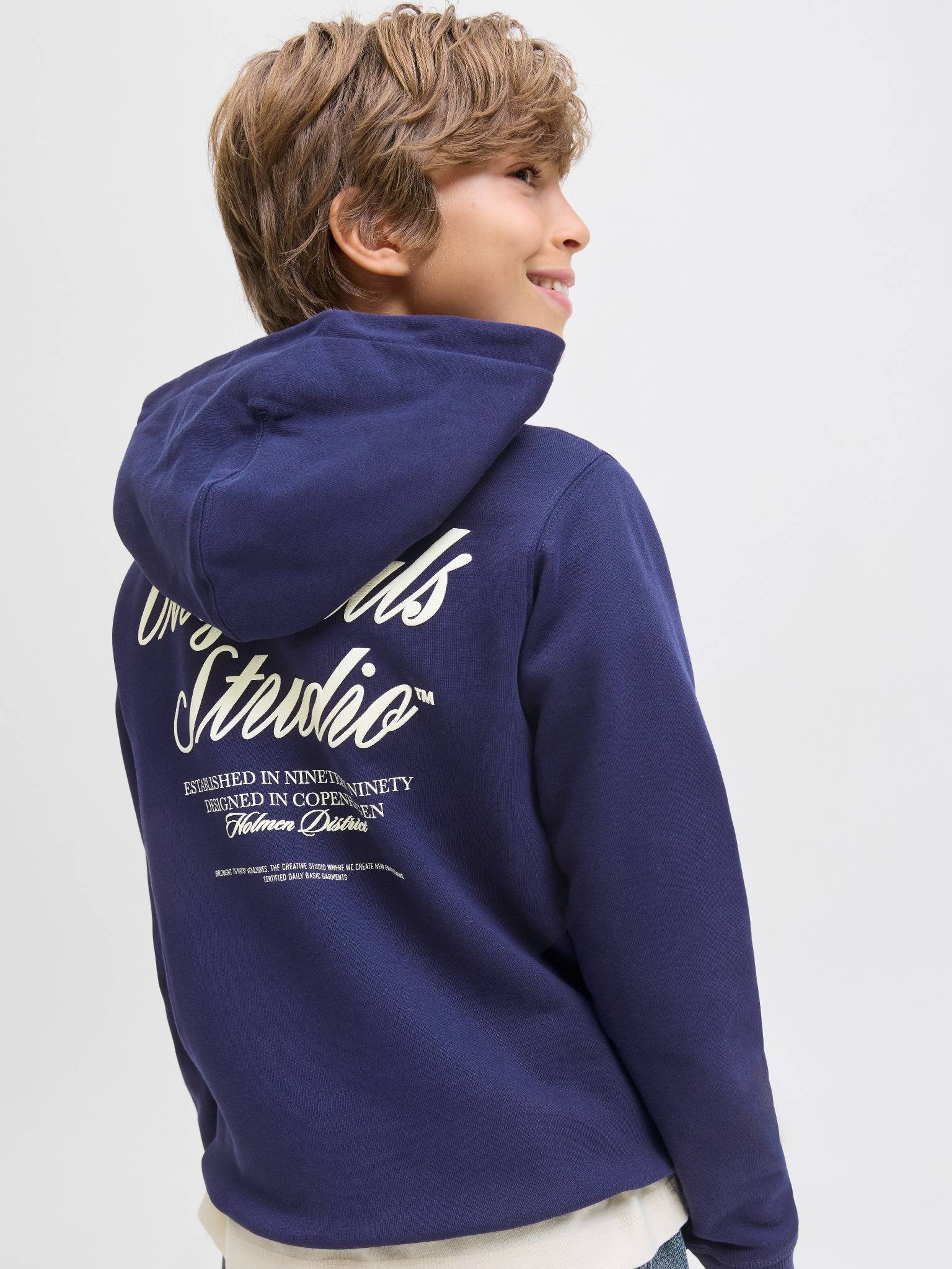 Jongens JORNORREBRO TYPO BACK SWEAT HOOD SN JNR van Jack & Jones Junior in de kleur Ocean Cavern in maat 176.
