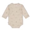 Unisexs Wikkelromper AOP - The Cuddle Company van Feetje in de kleur Taupe melange in maat 62.