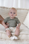s Short AOP - The Chill Club van Feetje in de kleur Kit in maat 86.