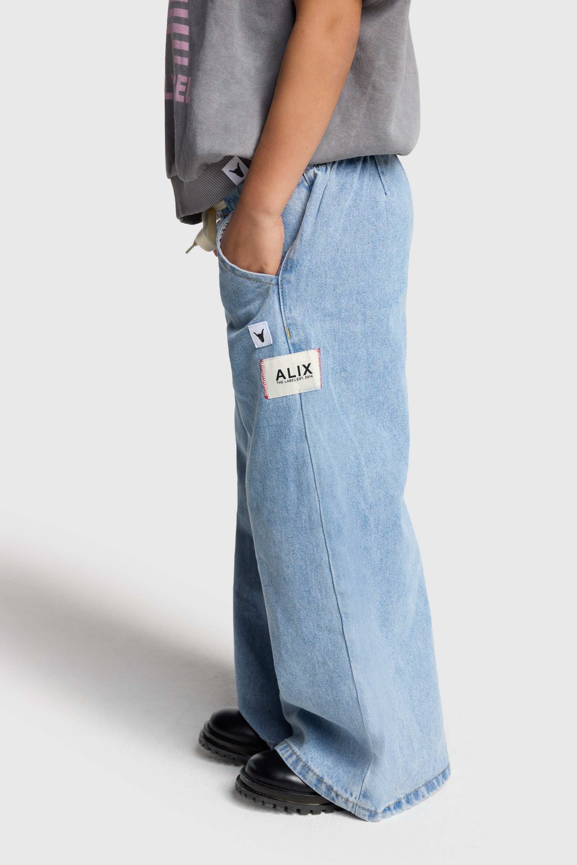 Meisjes woven wide leg flowy denim pants van ALIX Mini in de kleur light blue denim in maat 158-164.