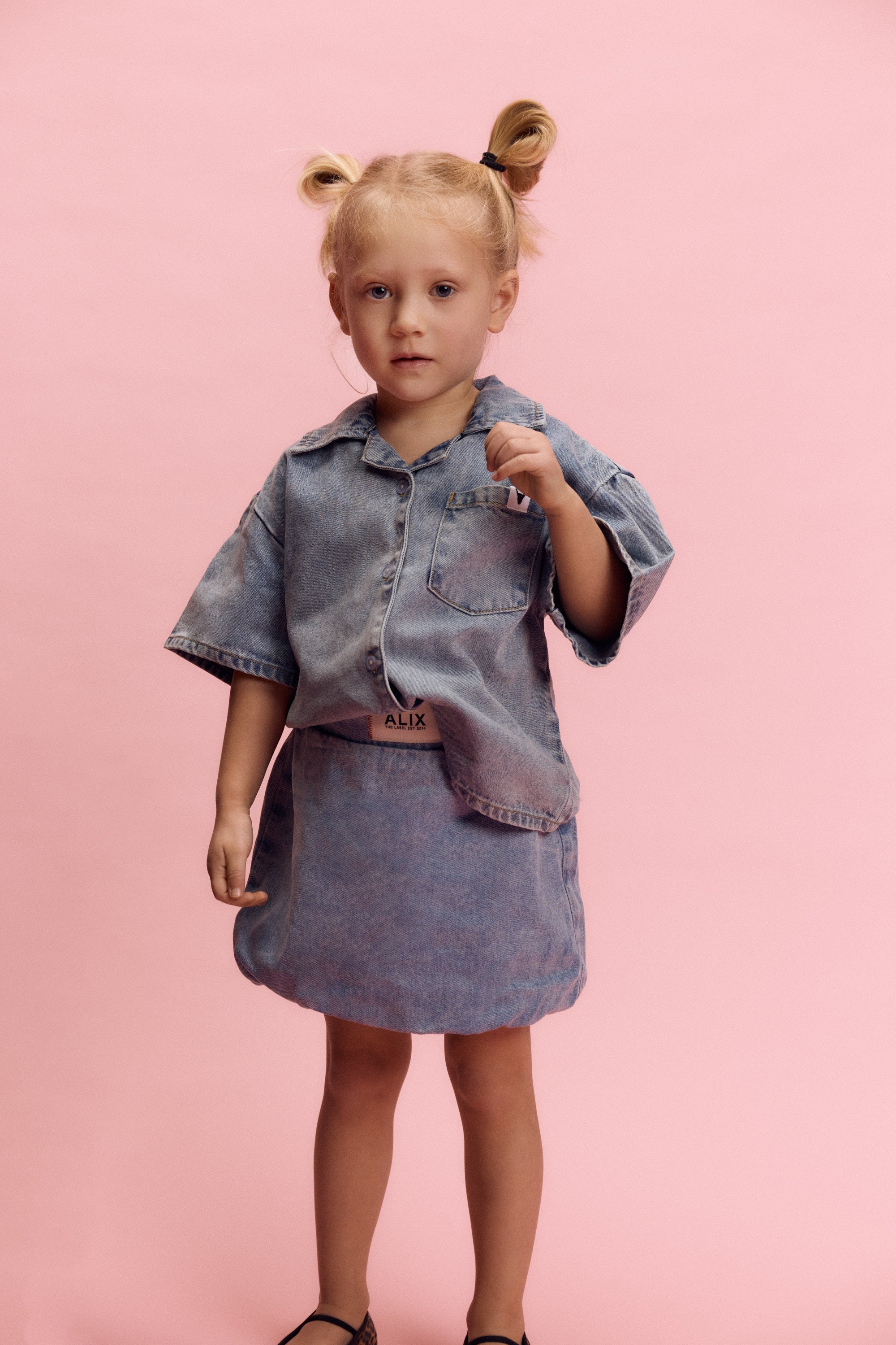 Meisjes woven short sleeve denim blouse van  in de kleur light blue denim in maat 158-164.
