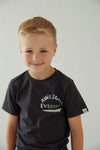 Jongens T-shirt - Gone Surfing van Sturdy in de kleur Antraciet in maat 128.