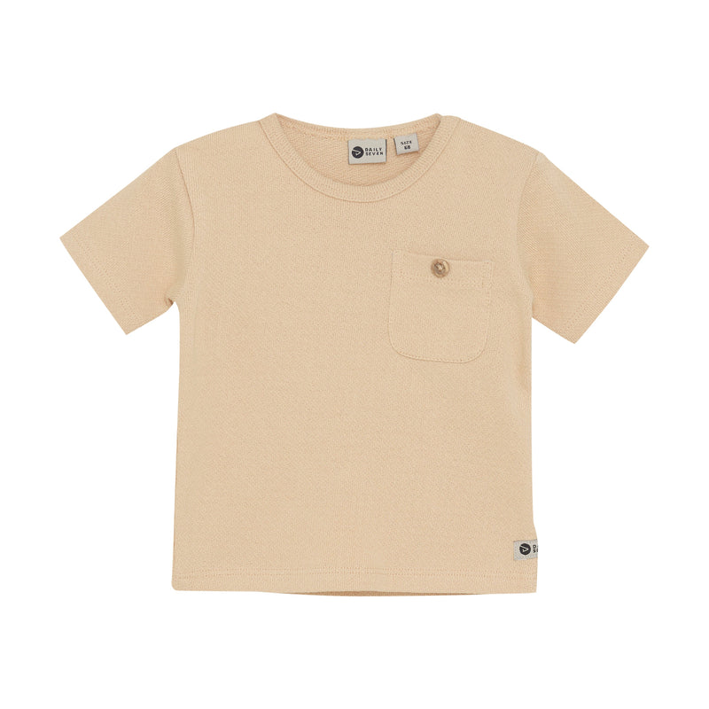 Jongens T-shirt Pocket van Daily7 Newborn in de kleur Latte Sand in maat 68.