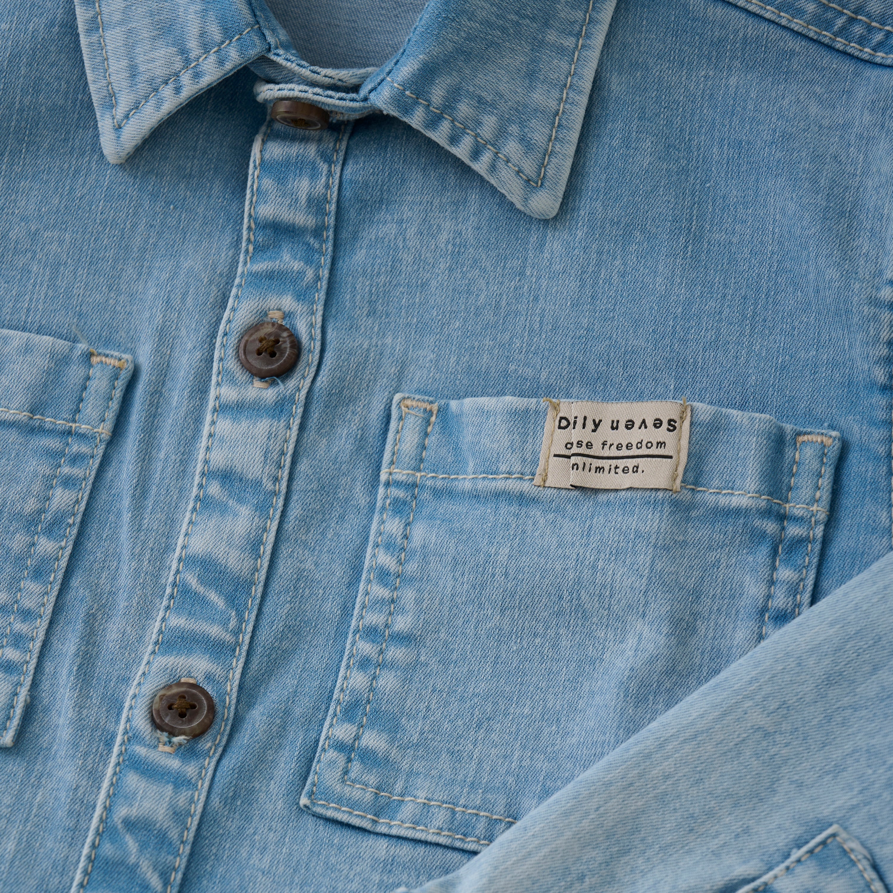 Jongens Denim Shirt Backprint van Daily7 in de kleur Denim in maat 128.