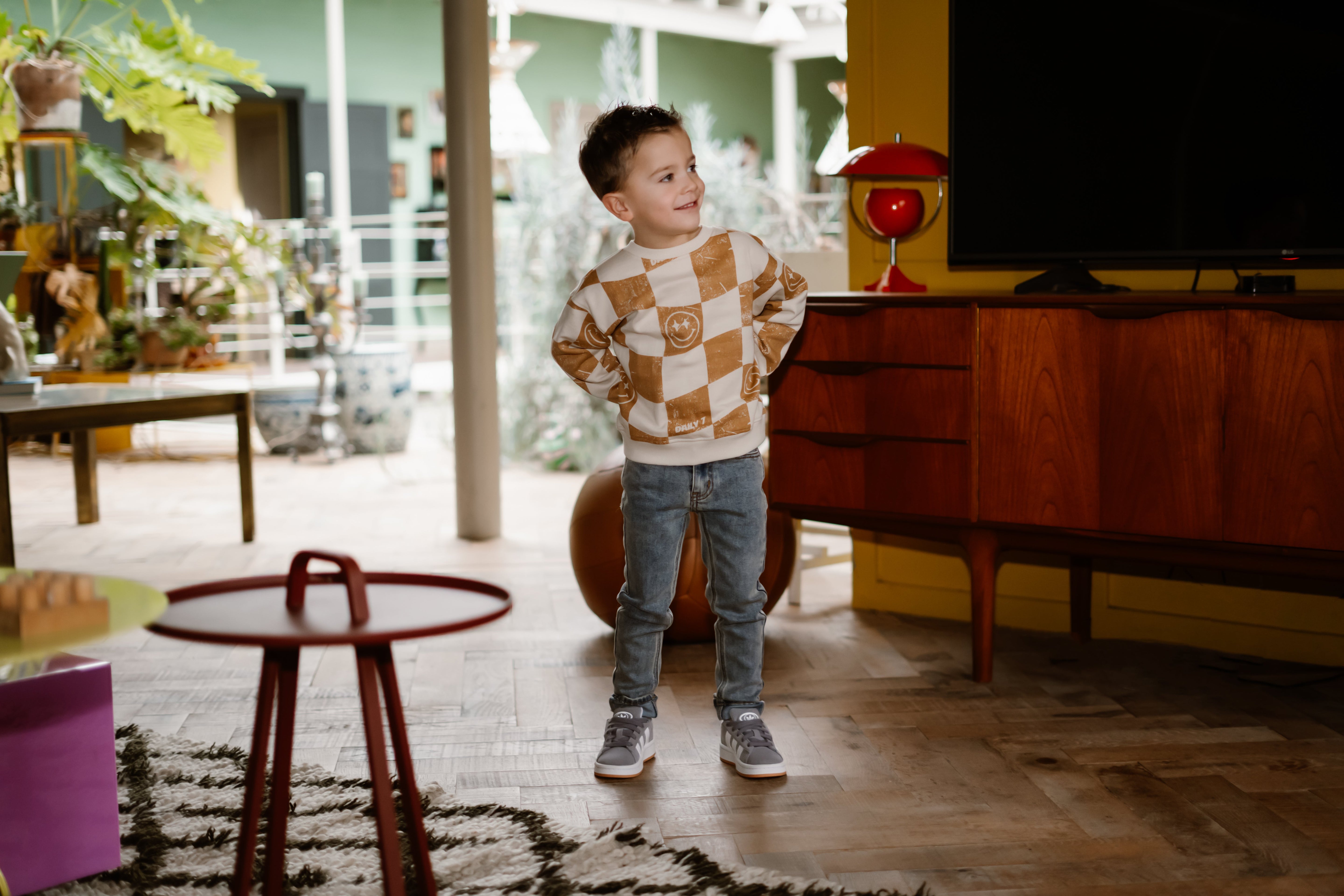 Jongens Oversized Sweater Alloverprint van Daily7 in de kleur Sandshell in maat 128.