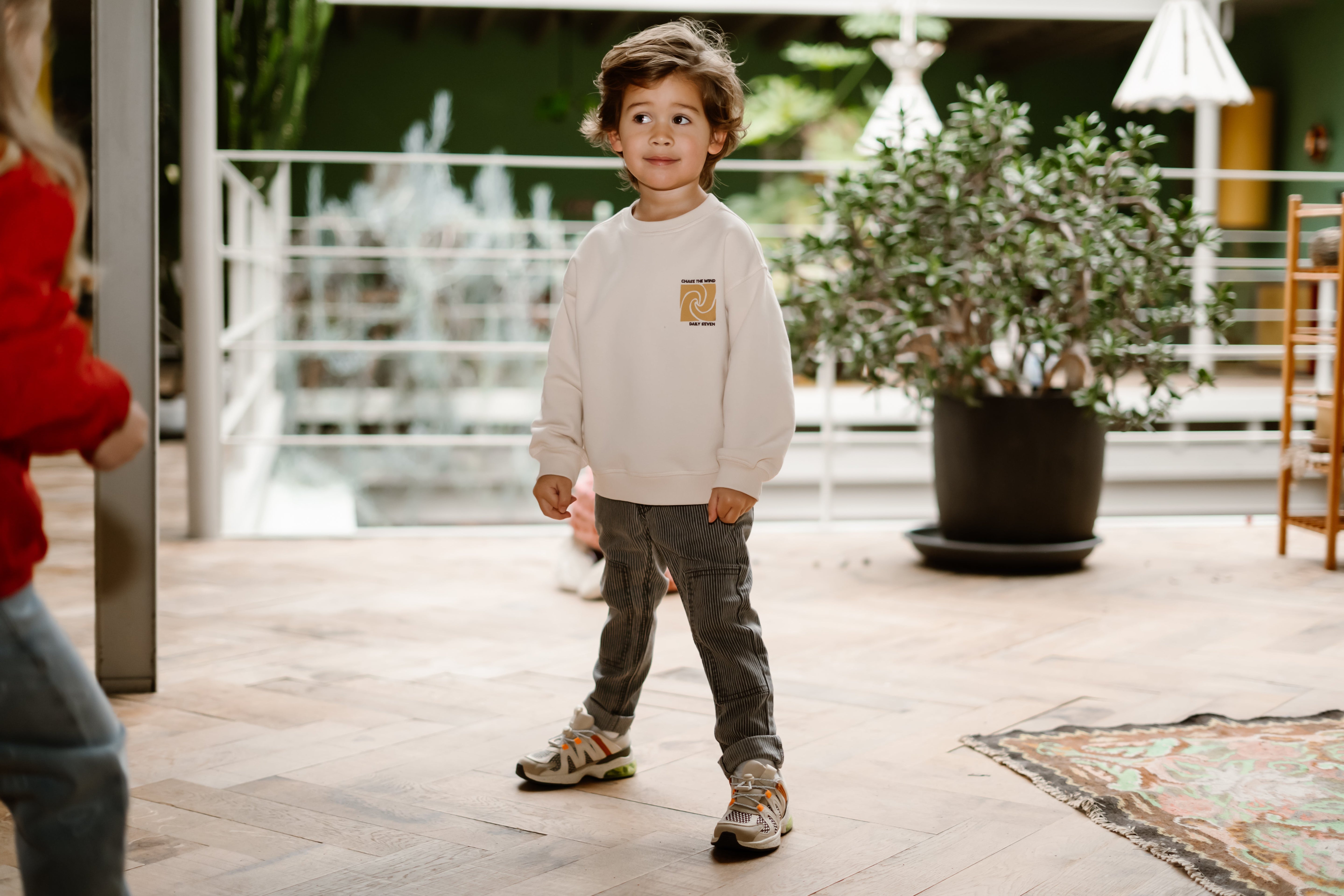 Jongens Oversized Sweater Backprint van Daily7 in de kleur Sandshell in maat 128.