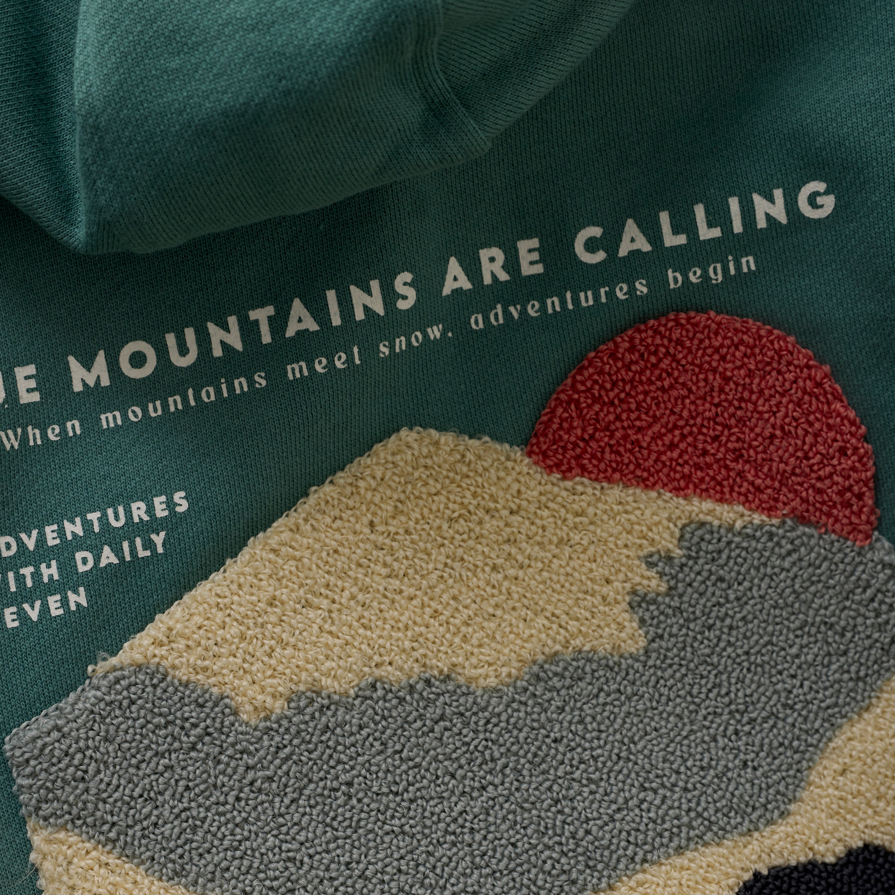 Jongens Hoodie Backprint van Daily7 in de kleur Blue Spruce in maat 128.