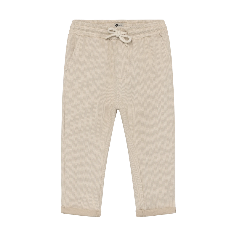 Jongens Herringbone Pants van Daily7 in de kleur Latte Sand in maat 128.