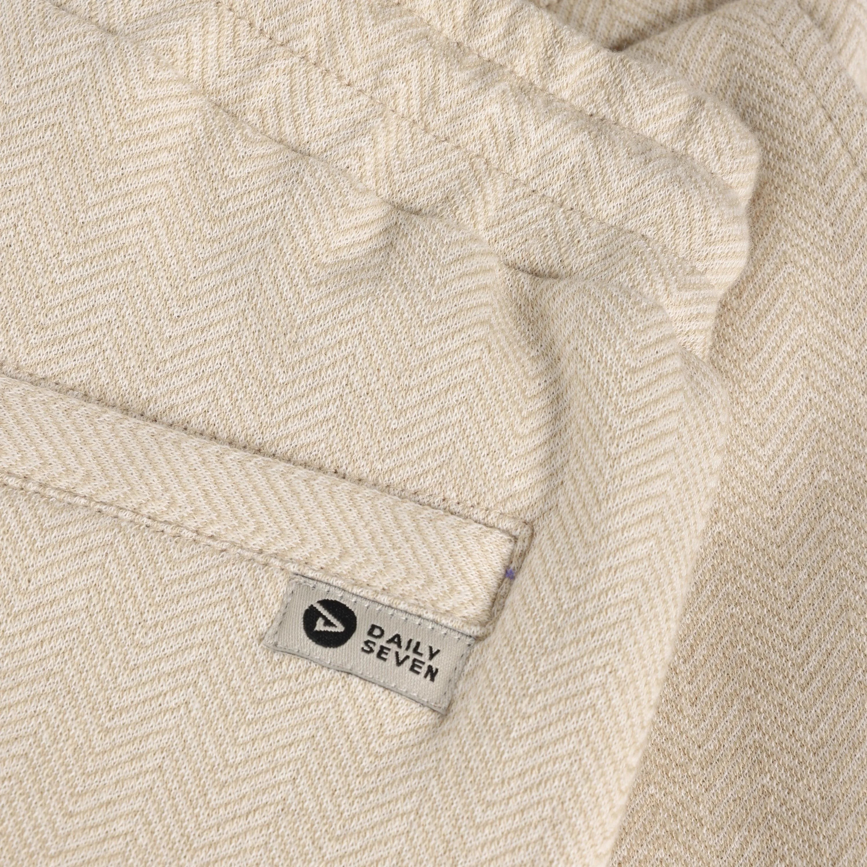 Jongens Herringbone Pants van Daily7 in de kleur Latte Sand in maat 128.