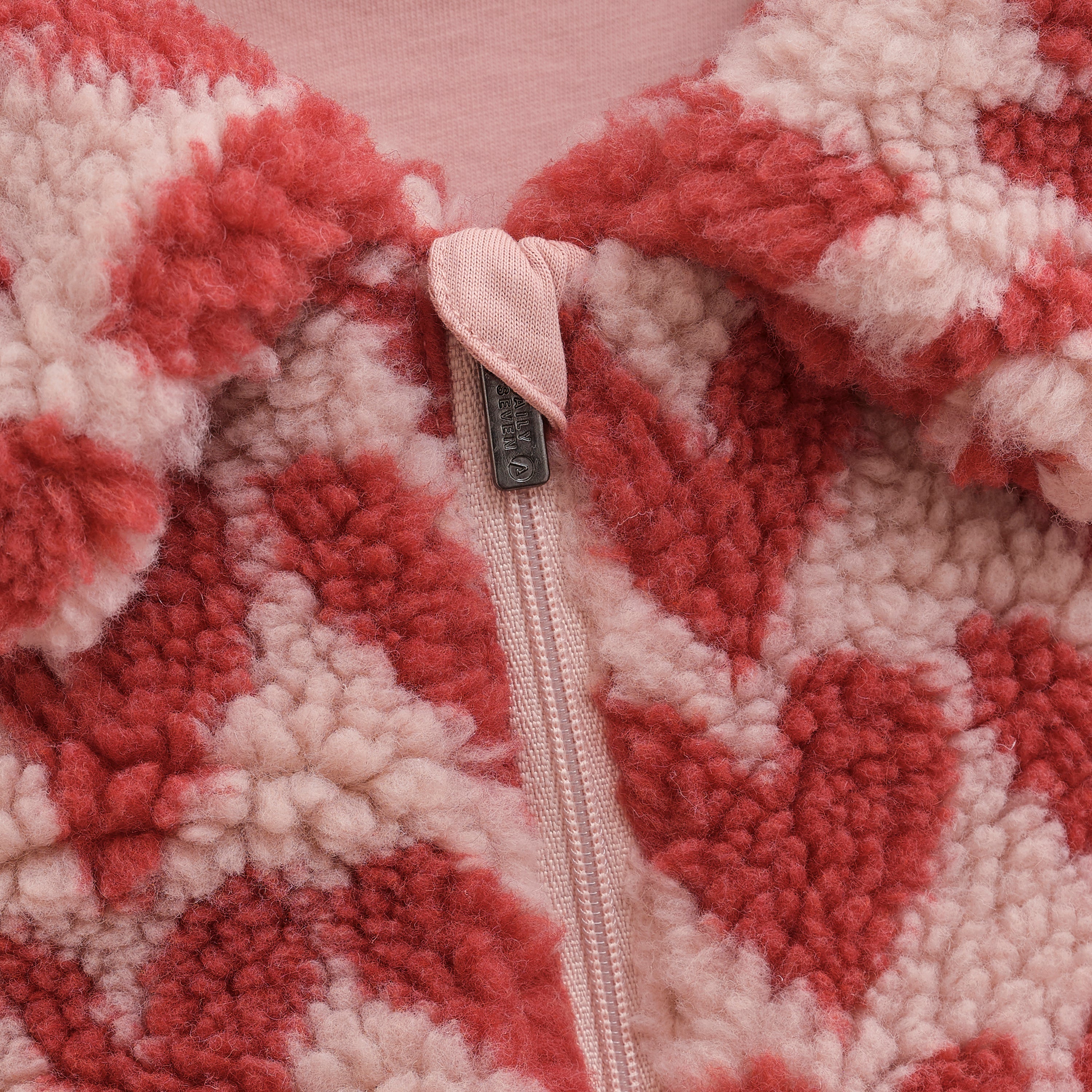 Meisjes Teddy Jacket Heart van Daily7 in de kleur Pale Mauve in maat 128.