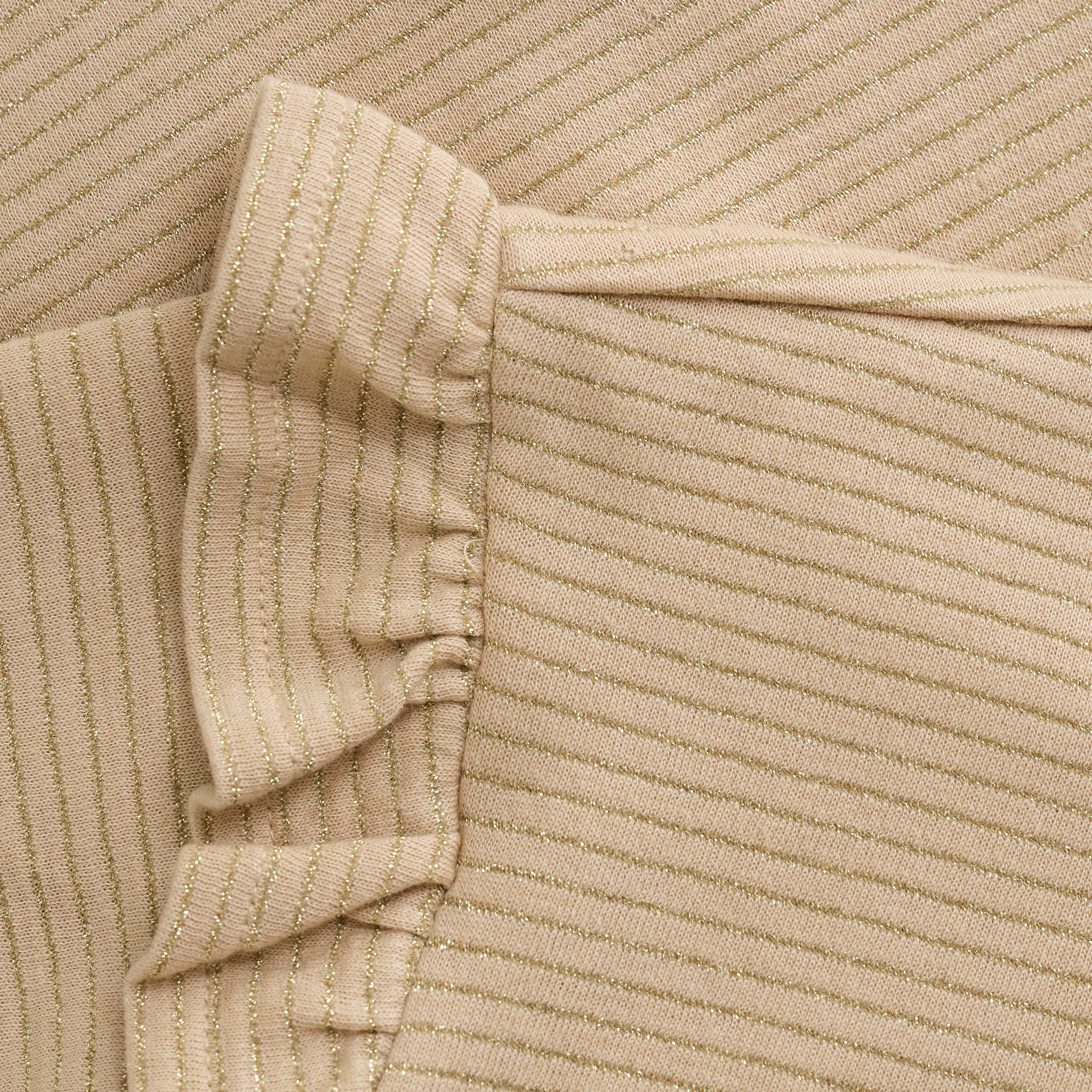 Meisjes T-shirt Longsleeve van Daily7 in de kleur Latte Sand in maat 128.