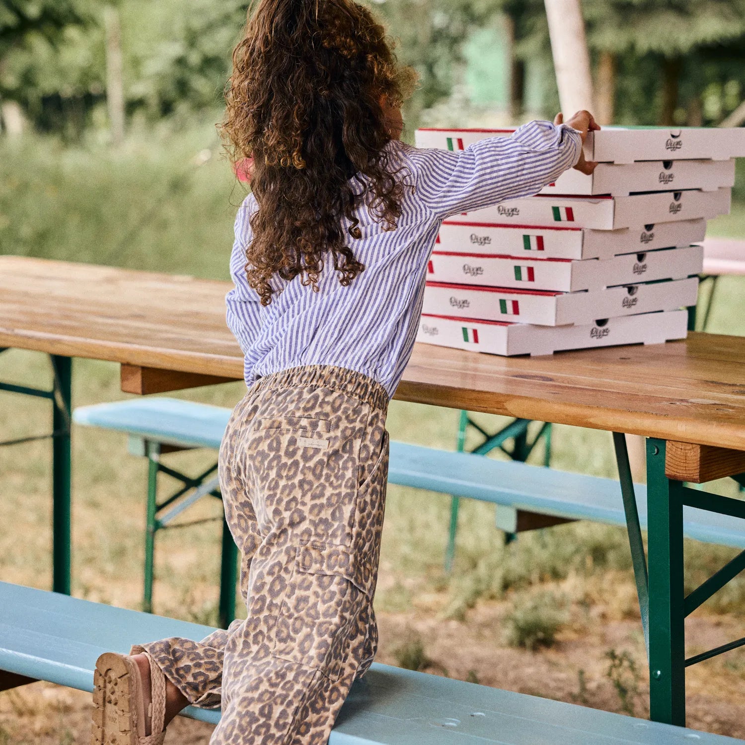 Meisjes Wide Cargo Pants Print van Daily7 in de kleur Sandshell in maat 128.