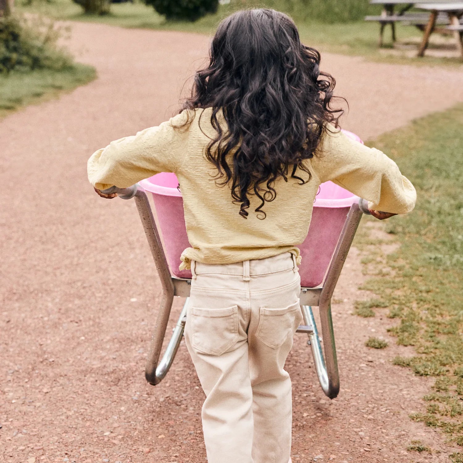 Meisjes Mom Fit Washed van Daily7 in de kleur Sandshell in maat 128.