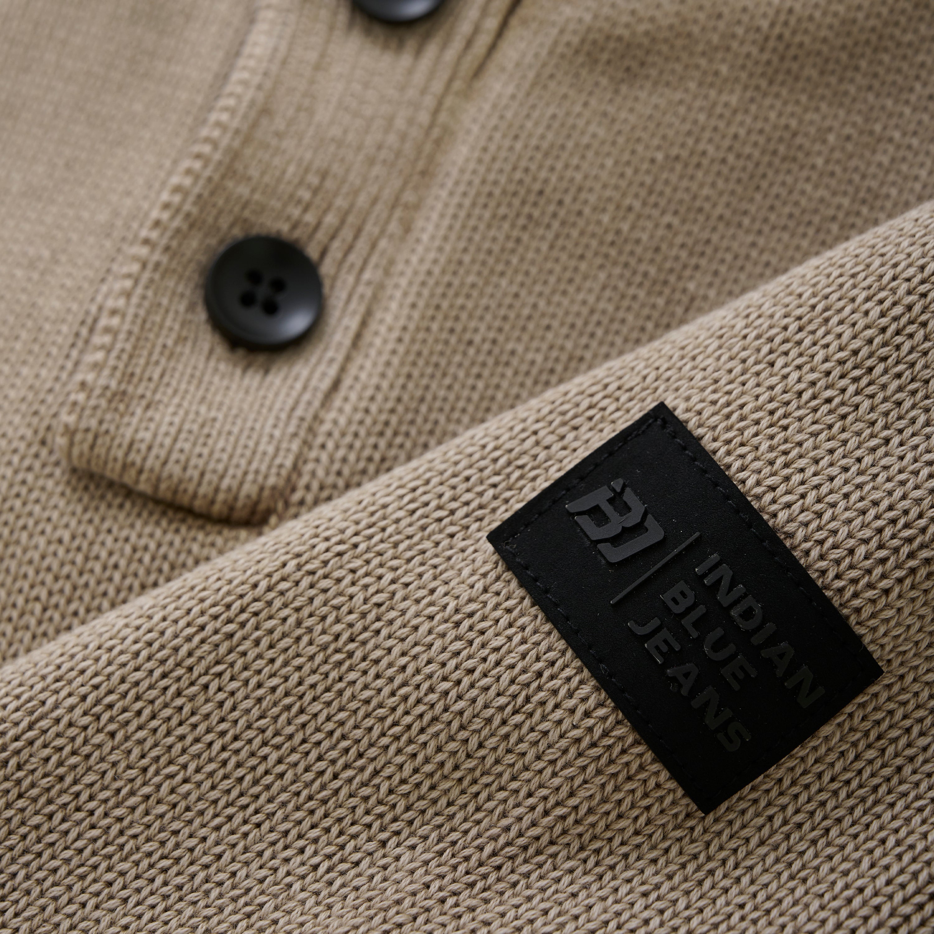 Jongens Knitted Col Buttons Washed van Indian Blue Jeans in de kleur Timber Wolf in maat 176.