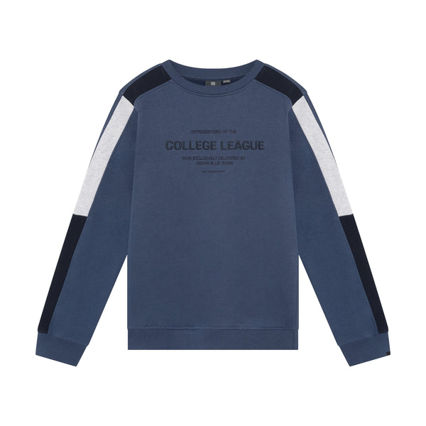 Jongens Sweater Indian Blue Brushed van Indian Blue Jeans in de kleur Washed Mid Blue in maat 176.