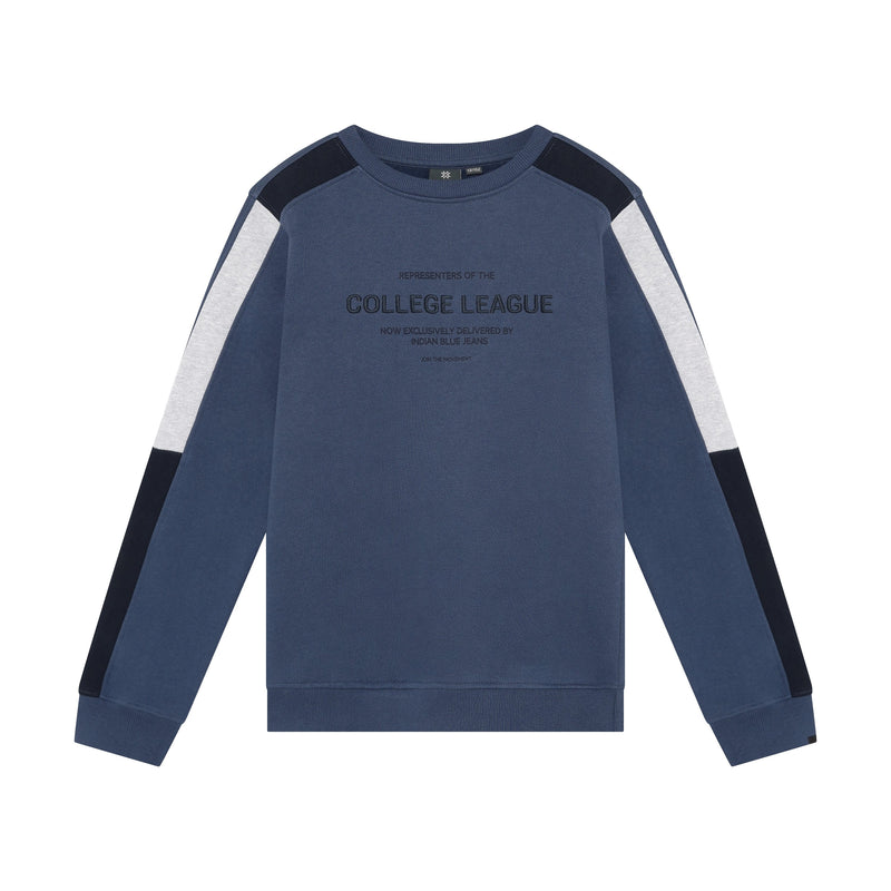 Jongens Sweater Indian Blue Brushed van Indian Blue Jeans in de kleur Washed Mid Blue in maat 176.