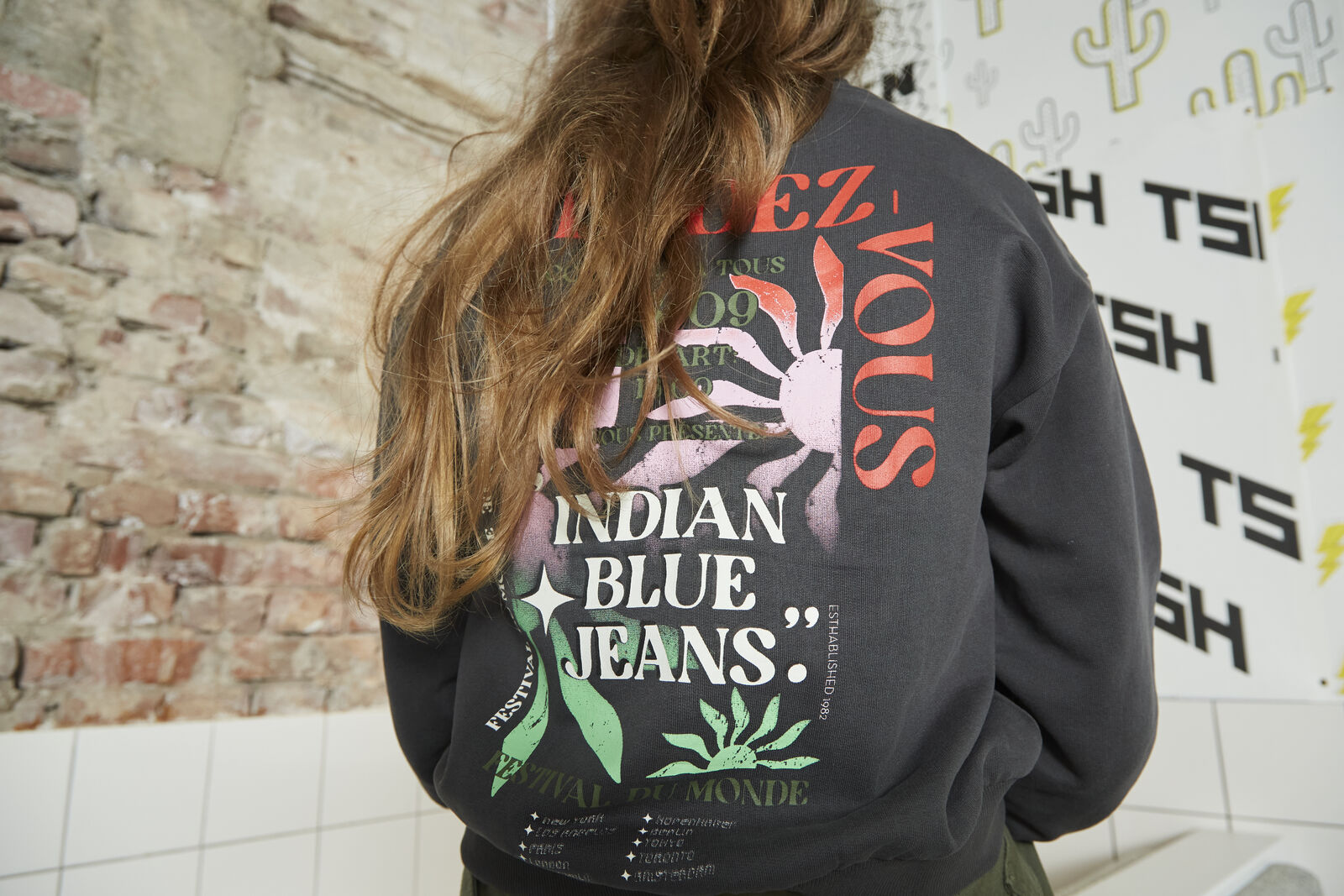 Indian Blue Jeans Sweater Rendez V. Cropped