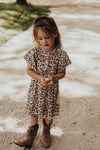 Meisjes Dress SS Bejis van Baje Studio in de kleur Animal AOP in maat 134-140.