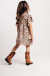 Meisjes Dress SS Bejis van Baje Studio in de kleur Animal AOP in maat 134-140.