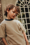 Jongens T-Shirt oversized Vic van Baje Studio in de kleur Taupe cafe in maat 134-140.