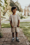 Jongens Knitted Shorts Sebastian van Baje Studio in de kleur Sand melange in maat 134-140.