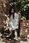 Meisjes Dress SS Mirabel van Baje Studio in de kleur Blue denim light in maat 134-140.