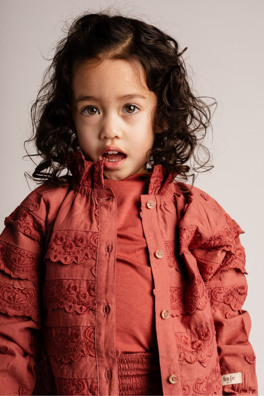 Meisjes Blouse Longsleeve Luen van Baje Studio in de kleur Red maroon in maat 134-140.