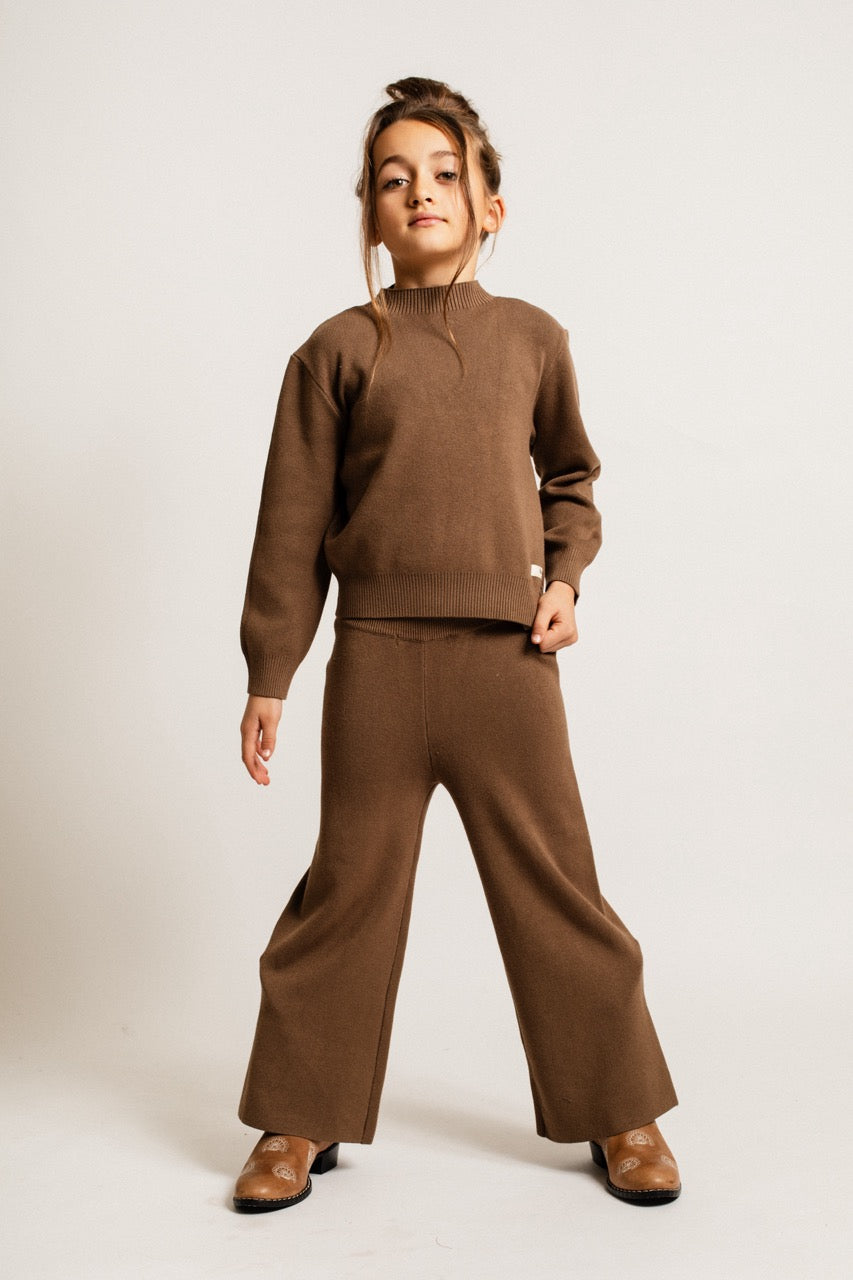 Meisjes Pants Maggia van Baje Studio in de kleur Brown cacao in maat 134-140.