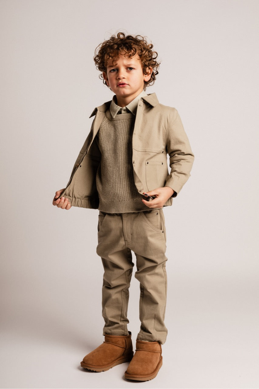 Jongens Pants Bercher oversized van Baje Studio in de kleur Green moss in maat 134-140.